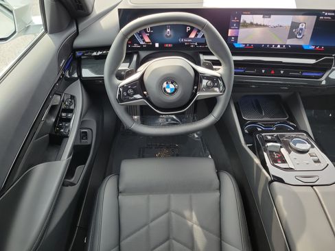 Used 2026 BMW 530i w/ Premium Package RWD image 14