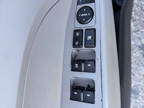 Used 2020 Hyundai Elantra SE FWD image 35