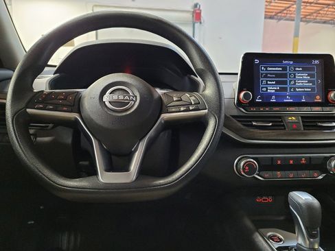 Used 2024 Nissan Altima 2.5 SV image 22