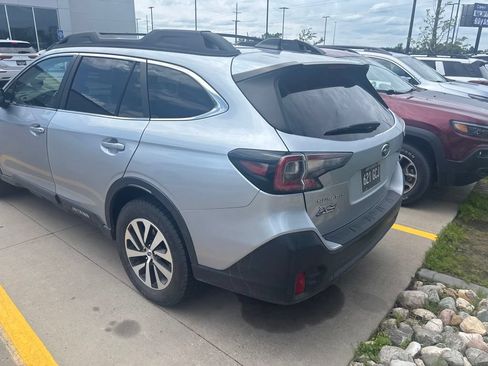 Used 2022 Subaru Outback Premium AWD/4WD image 6