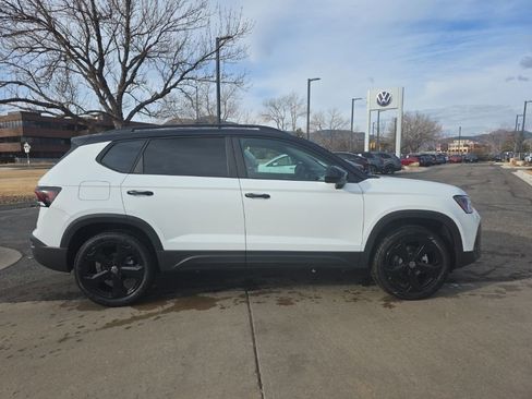 New 2026 Volkswagen Taos SE AWD/4WD image 6