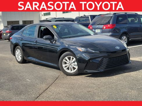Used 2025 Toyota Camry LE image 1
