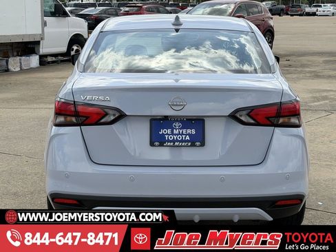 Used 2025 Nissan Versa SV image 8