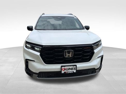 Used 2025 Honda Pilot TrailSport image 4