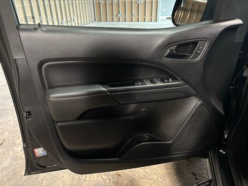 Used 2022 GMC Canyon AT4 w/ Trailering Package image 9