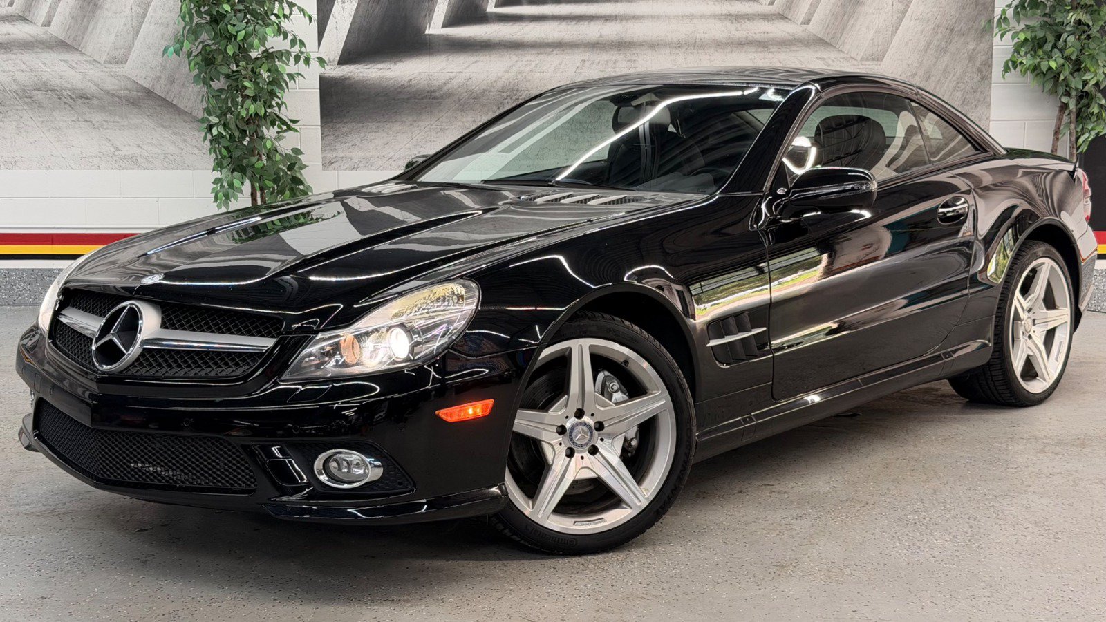Used 2011 Mercedes-Benz SL 550 image 3