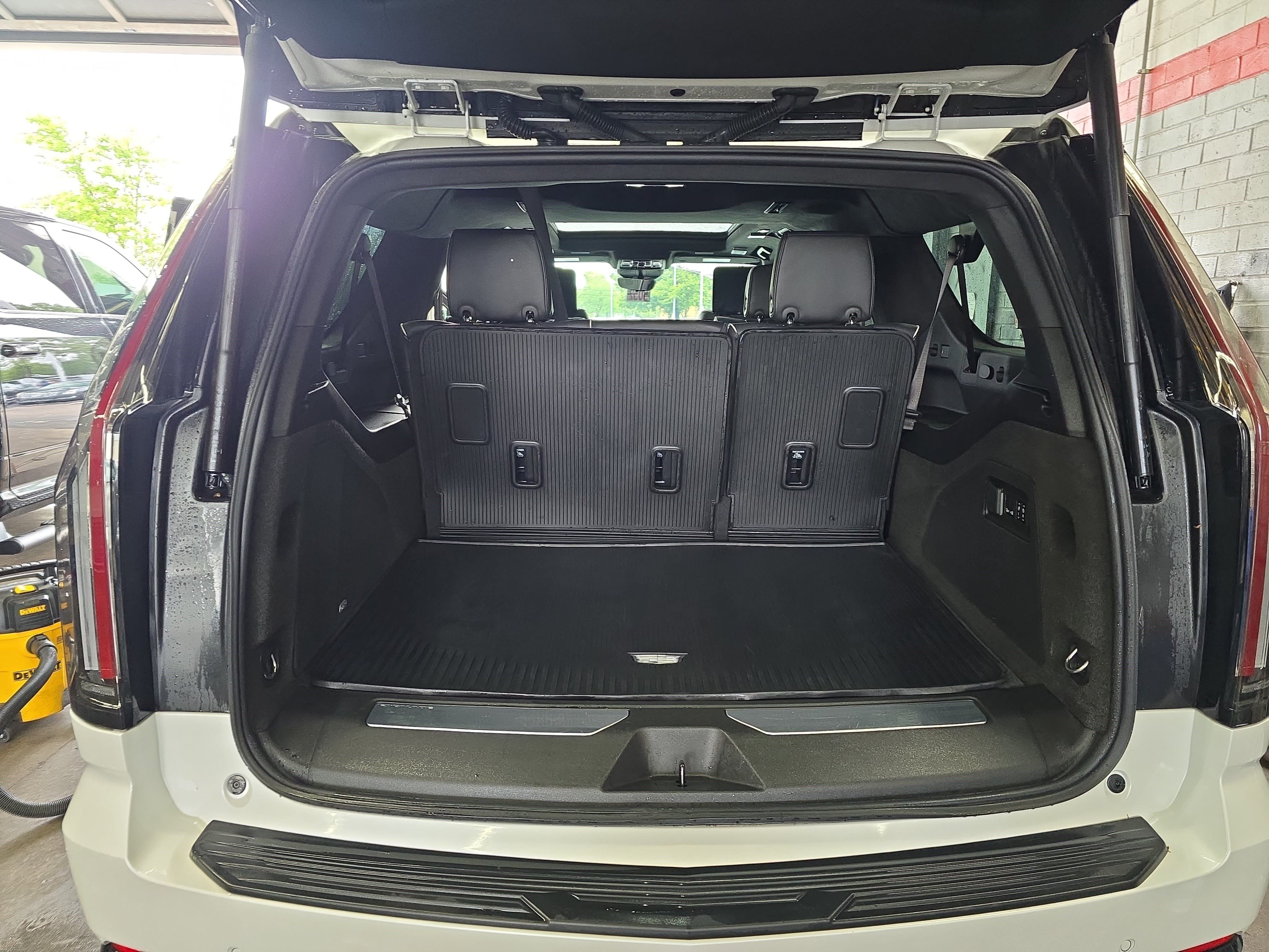 Certified 2025 Cadillac Escalade ESV Sport Platinum AWD/4WD image 13