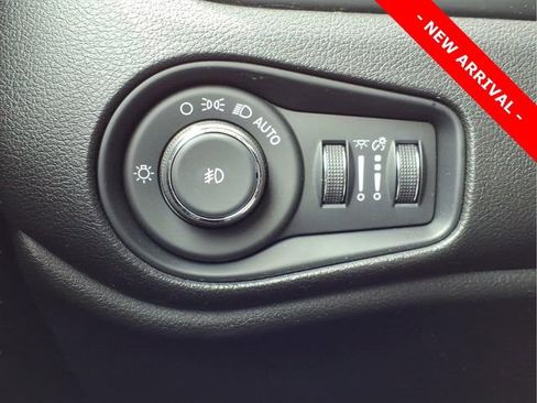 Used 2016 Jeep Renegade Trailhawk AWD/4WD image 17
