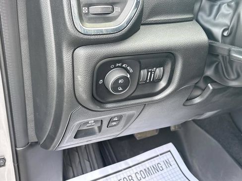 Used 2025 RAM 1500 Laramie w/ Sport Appearance Package AWD/4WD image 8