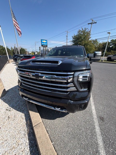Used 2024 Chevrolet Silverado 3500 High Country w/ High Country Premium Package AWD/4WD image 4