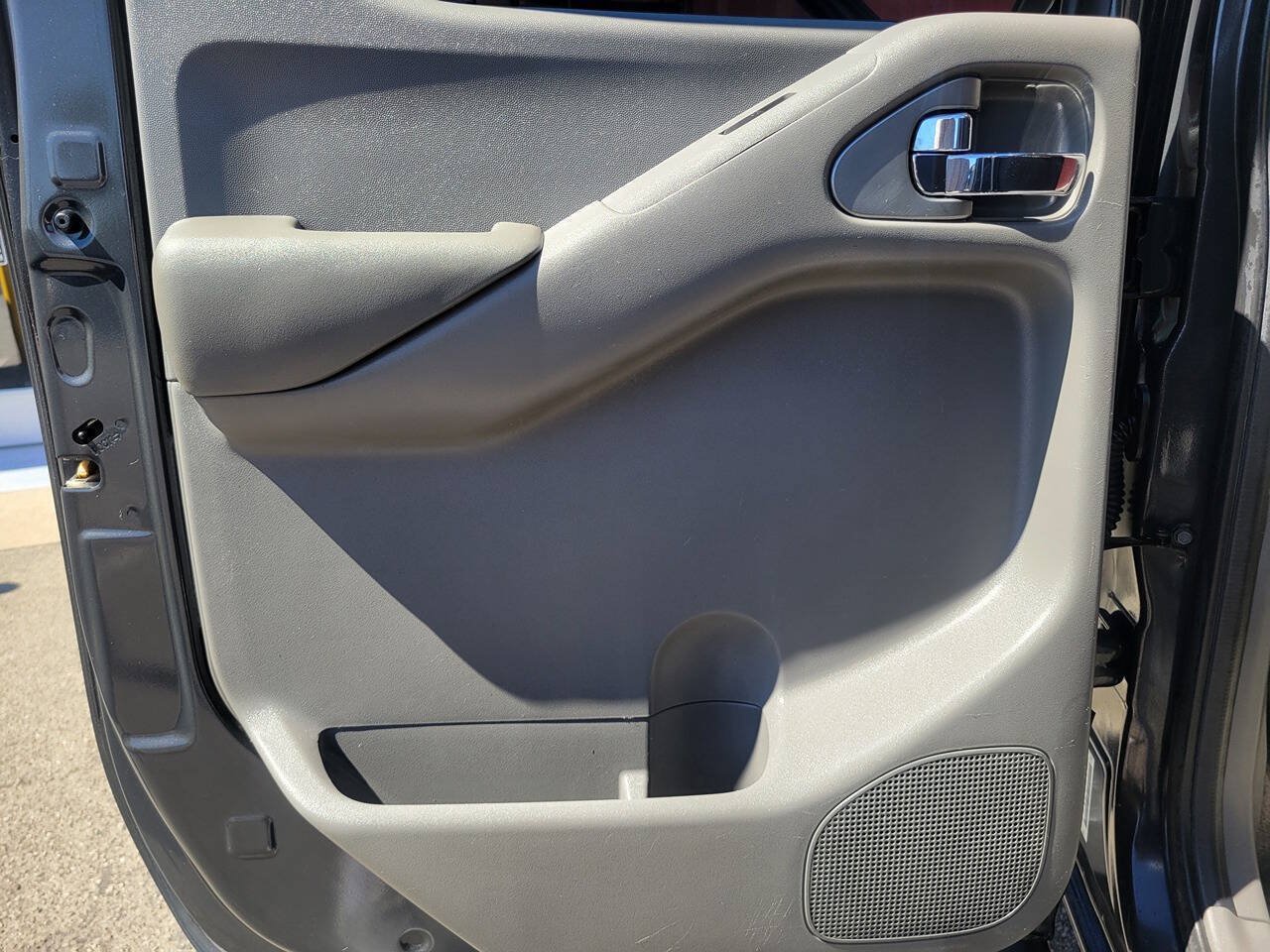 Used 2011 Nissan Frontier SV RWD image 31