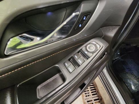 Used 2018 Chevrolet Traverse LT image 36