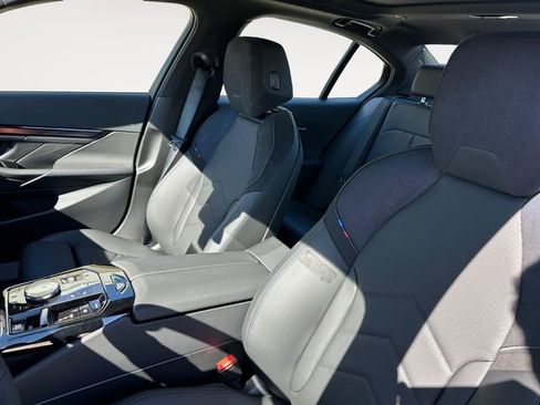 New 2026 BMW 550e xDrive 550e xDrive image 15