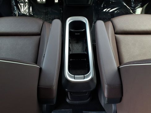 Certified 2025 Volkswagen ID. Buzz Pro S RWD image 26