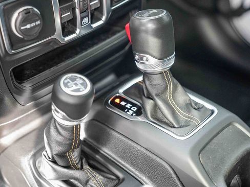 Used 2022 Jeep Wrangler Unlimited Sahara image 18