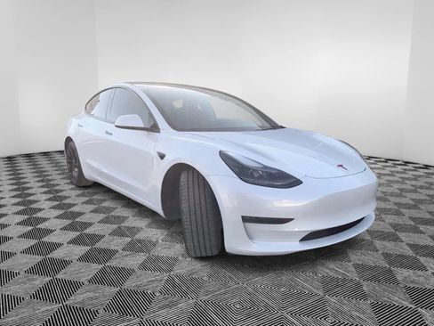 Used 2022 Tesla Model 3 Performance image 4