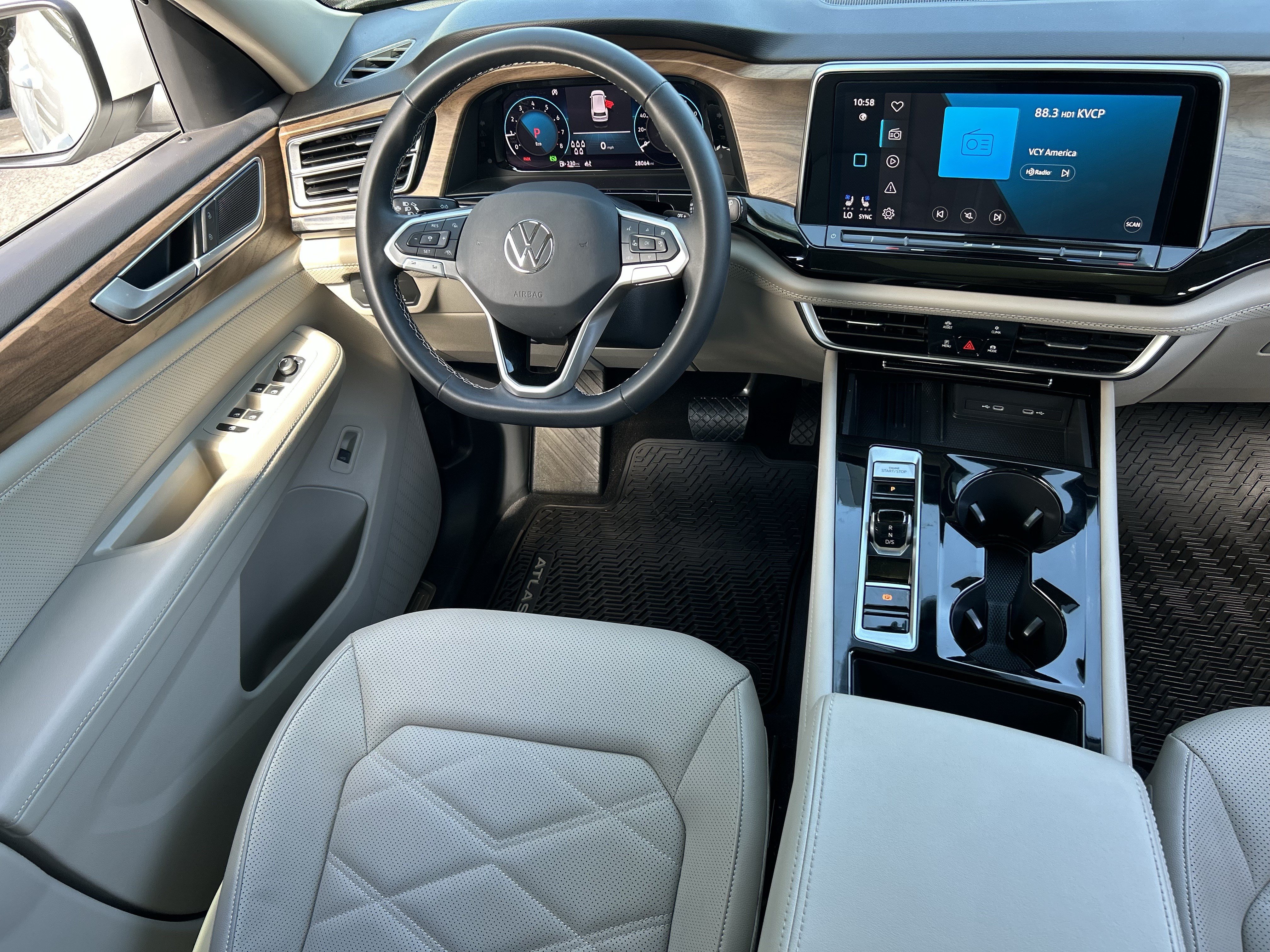 Certified 2025 Volkswagen Atlas SE w/ Panoramic Sunroof Package FWD image 13