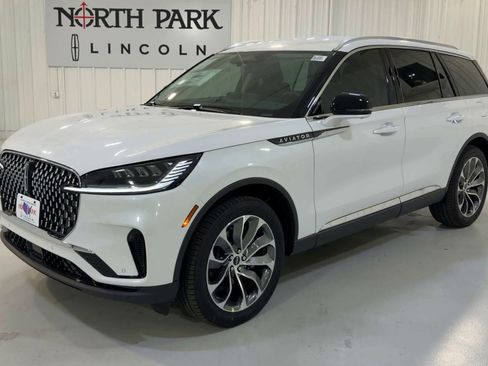 New 2026 Lincoln Aviator AWD image 5