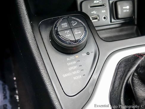 Used 2017 Jeep Cherokee Trailhawk w/ Comfort/Convenience Group image 20