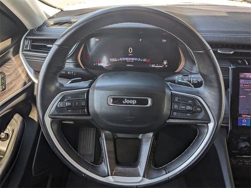 Certified 2022 Jeep Grand Cherokee Limited image 16