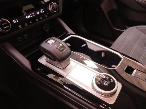 Used 2025 Mitsubishi Outlander SE image 24