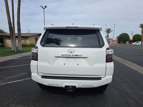 Used 2017 Toyota 4Runner SR5 RWD image 7