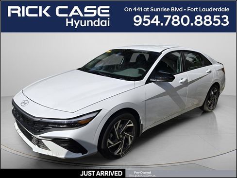Used 2025 Hyundai Elantra SEL FWD image 1