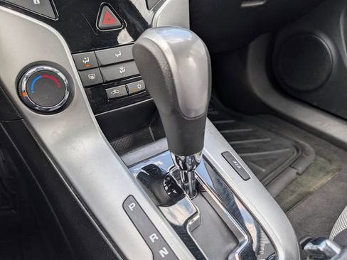 Used 2013 Chevrolet Cruze LS FWD image 22