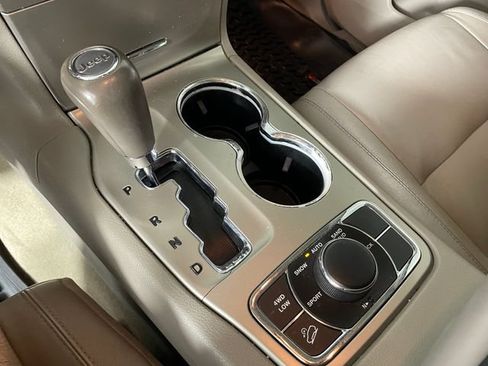 Used 2013 Jeep Grand Cherokee Altitude AWD/4WD image 9