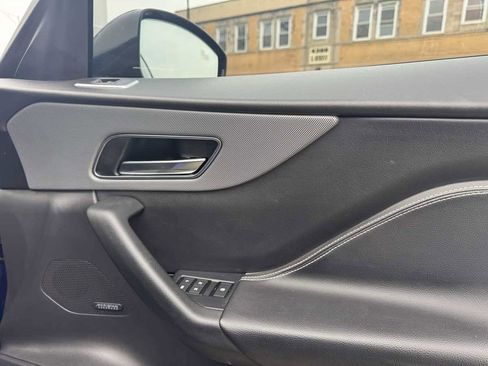 Used 2019 Jaguar F-PACE S image 24