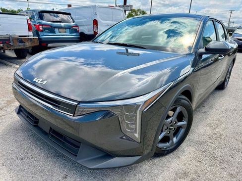 Used 2025 Kia K4 FWD image 2