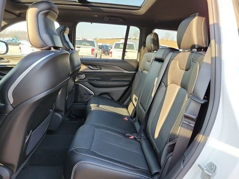 New 2024 Jeep Grand Cherokee Overland w/ Luxury Tech Group IV image 5