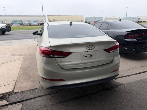 Used 2017 Hyundai Elantra SE FWD image 18