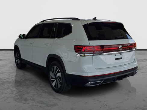 Used 2025 Volkswagen Atlas SE image 3