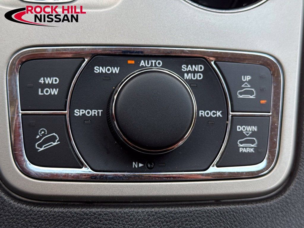 Used 2012 Jeep Grand Cherokee Overland AWD/4WD image 25