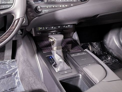 Used 2019 Lexus ES 350 Ultra Luxury w/ Accessory Package FWD image 40