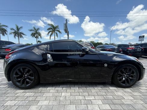 Used 2018 Nissan 370Z Touring image 9