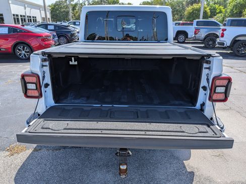 Used 2021 Jeep Gladiator Overland AWD/4WD image 18