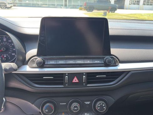 Used 2024 Kia Forte LXS w/ LXS Technology Package FWD image 17