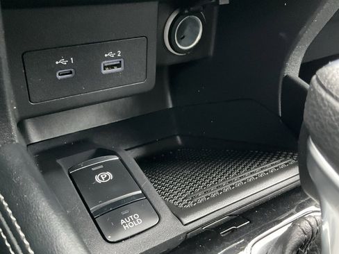 Used 2023 Nissan Kicks SR w/ SR Premium Package image 8