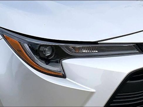 Used 2025 Toyota Corolla LE image 27