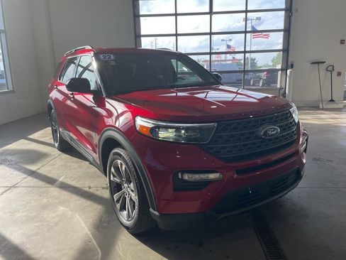 Certified 2022 Ford Explorer XLT w/ Equipment Group 202A AWD/4WD image 4