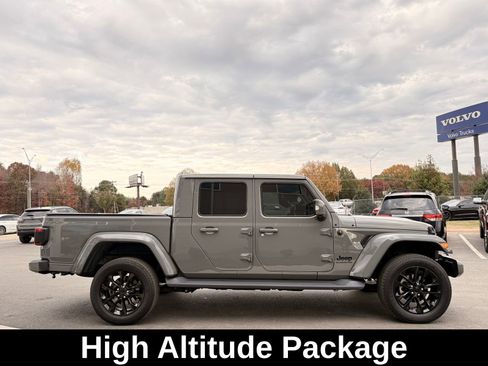 Used 2022 Jeep Gladiator Overland image 8