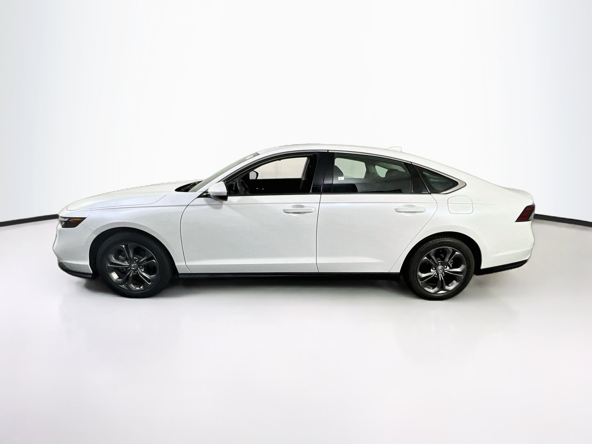 Used 2023 Honda Accord EX image 8