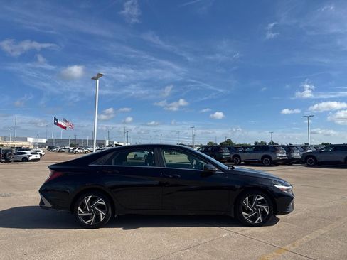 Used 2024 Hyundai Elantra SEL w/ Convenience Package FWD image 21