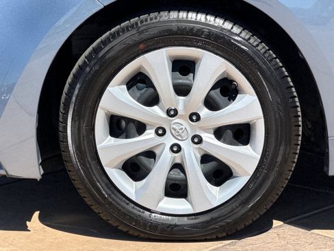 Certified 2022 Toyota Corolla LE FWD image 32
