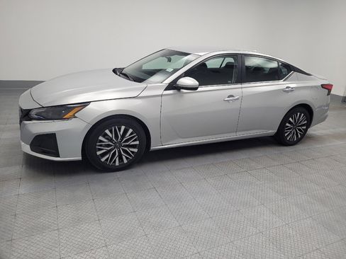 Used 2023 Nissan Altima 2.5 SV image 2
