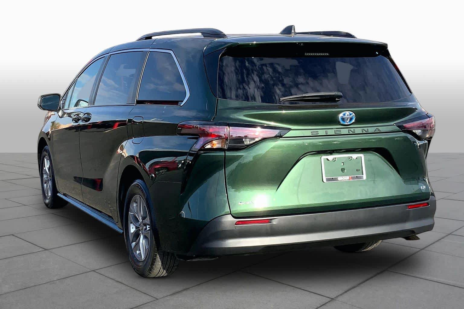 Certified 2025 Toyota Sienna LE w/ LE Plus Package FWD image 12