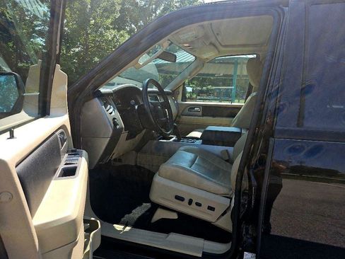 Used 2017 Ford Expedition XLT w/ Equipment Group 202A AWD/4WD image 10