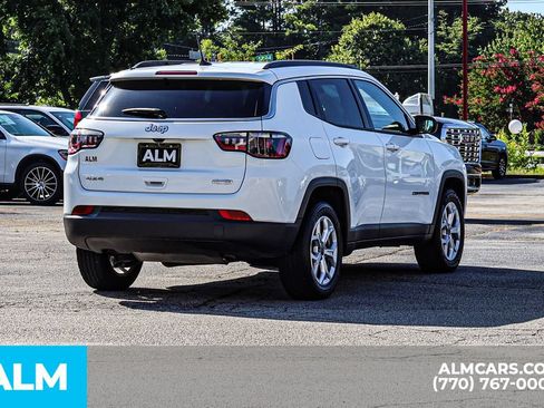Used 2025 Jeep Compass Latitude AWD/4WD image 6